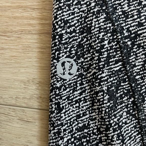 Lululemon Leggings with Pockets - Picture 4 of 5